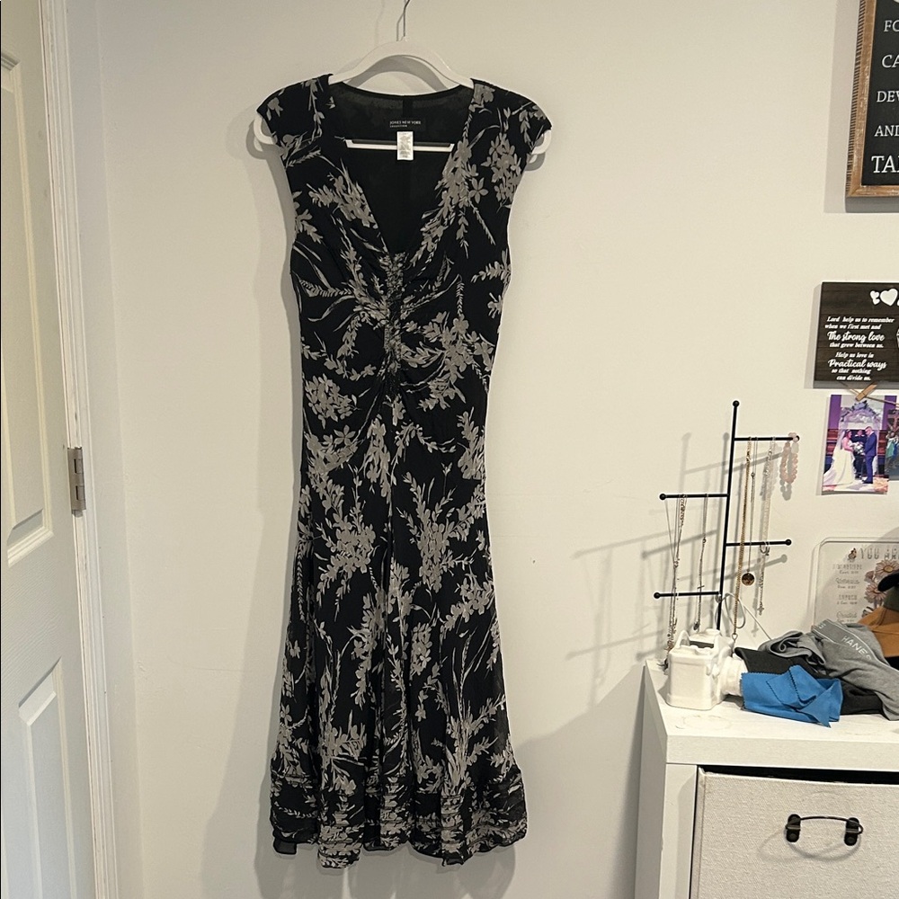 Jones New York Black and Gray Floral Maxi Dress